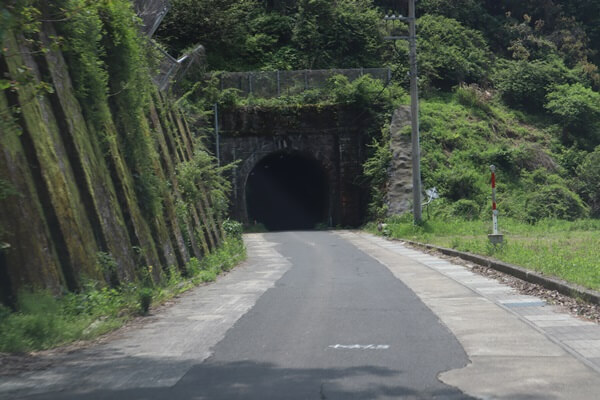 さらにトンネル