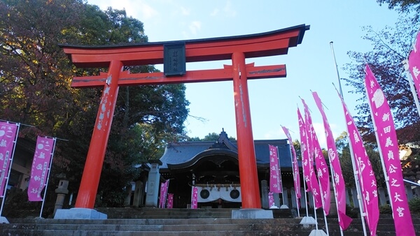 藤島神社の境内
