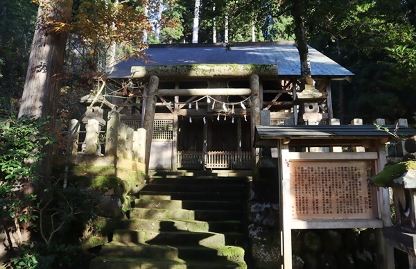 須波阿湏疑神社の本殿