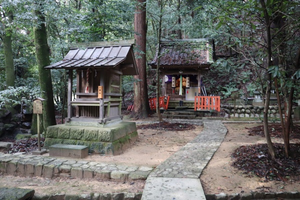 舟津神社の境内