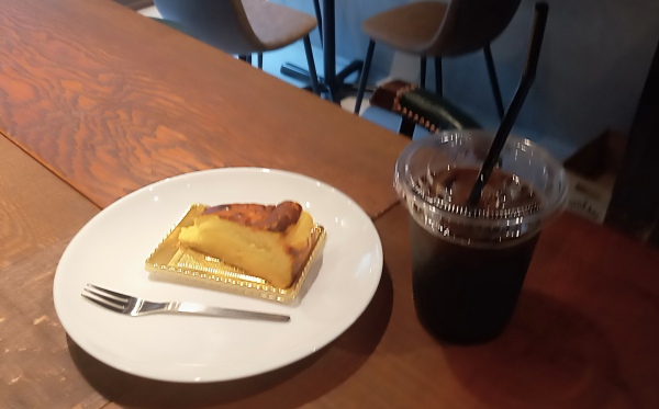 京町リパブリックのバスクチーズケーキ