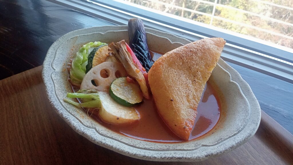 実食①｜谷口屋の「アゲ」と春野菜のスープカレー（¥1,400）
