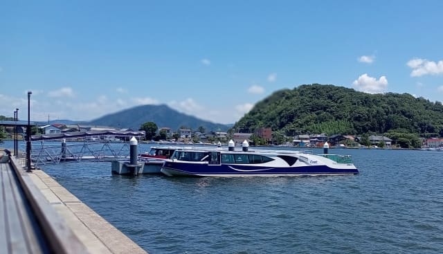 モダンで静かな電気遊覧船