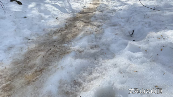雪の登山道