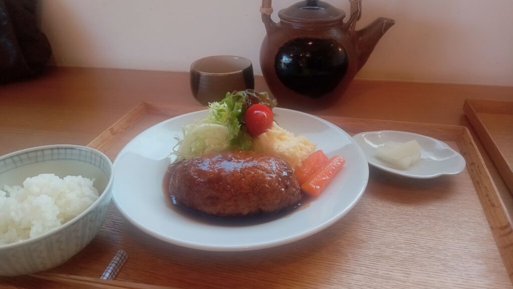 むらかみ食堂のハンバーグ